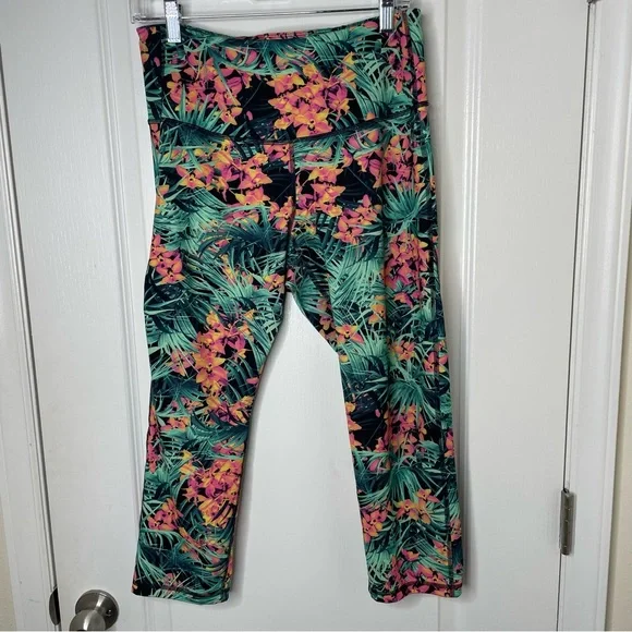 Old Navy Tropical Print Active Capri Leggings